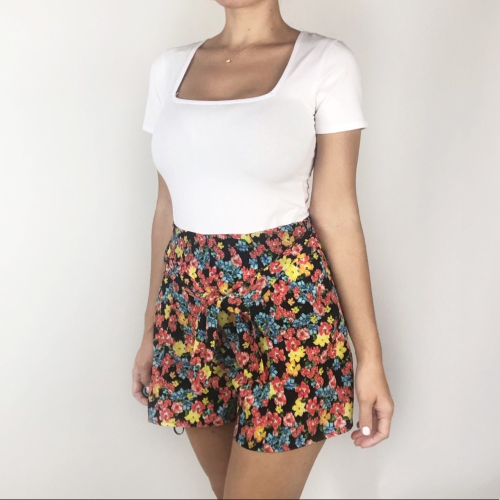 Monteau | High Waisted Floral Print Shorts Sz Med